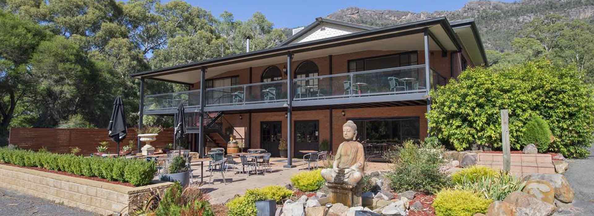 Country Plaza Halls Gap